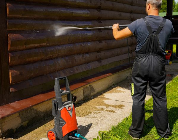 Cost of Log Home Pressure Washing in Stamford