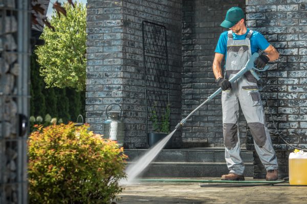 Cost of Outside House Cleaning in Stamford