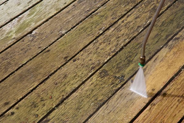 Cost of Deck Mold Removal in Stamford